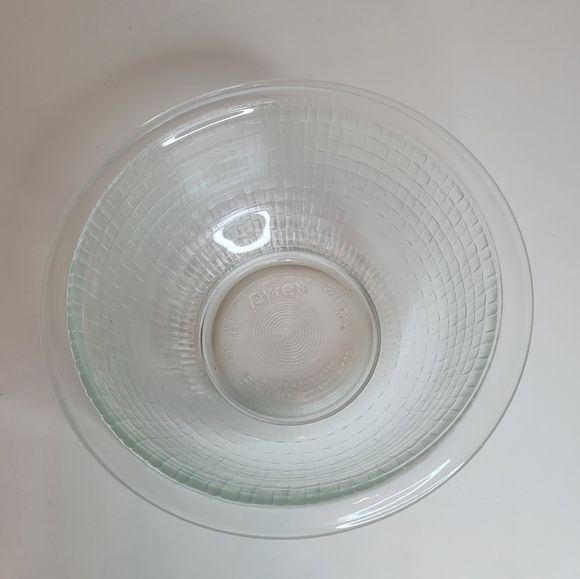 Vintage Pyrex Basket Weave Clear Mixing Bowl 1 Quart - Picture 2 of 8